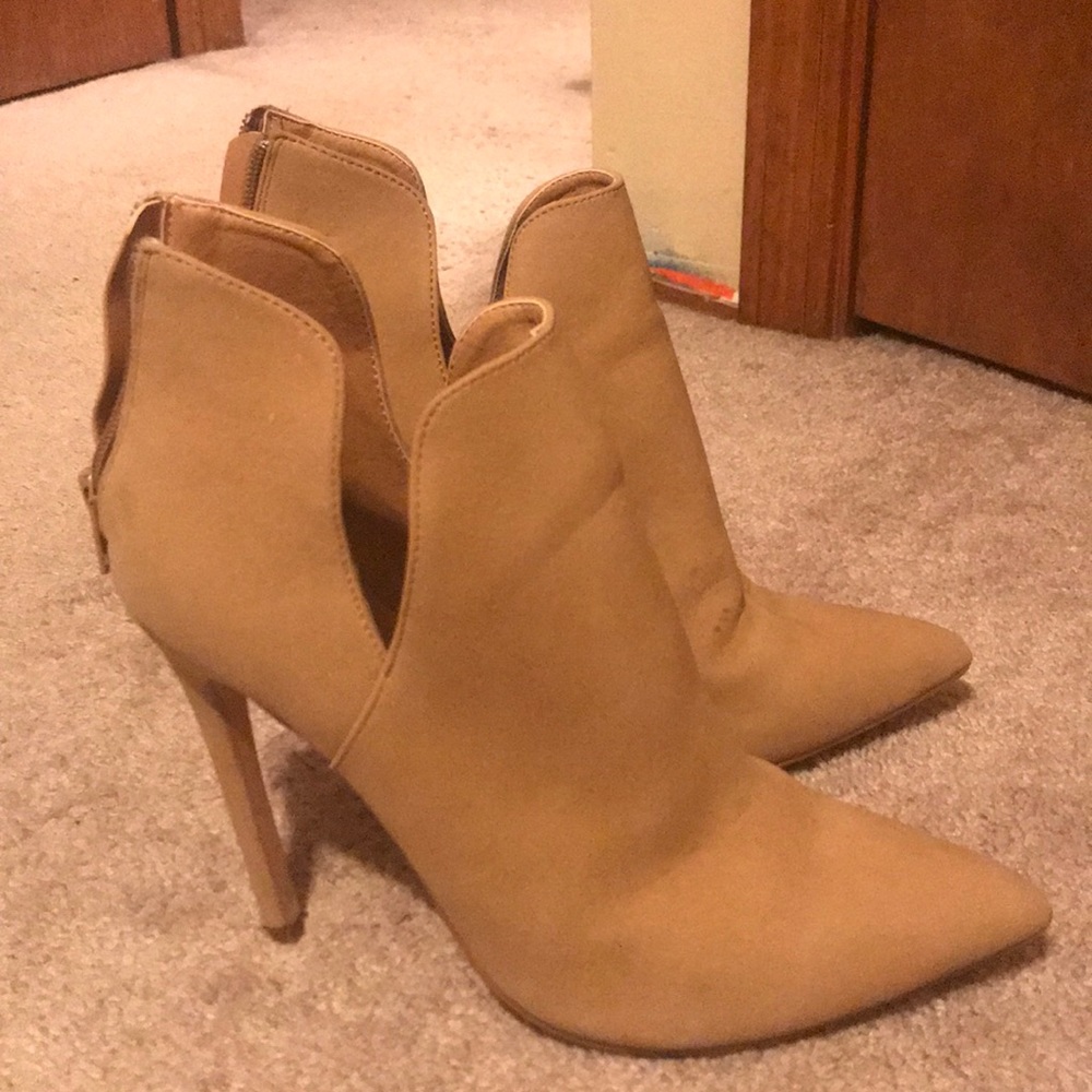 Tan ankle heel